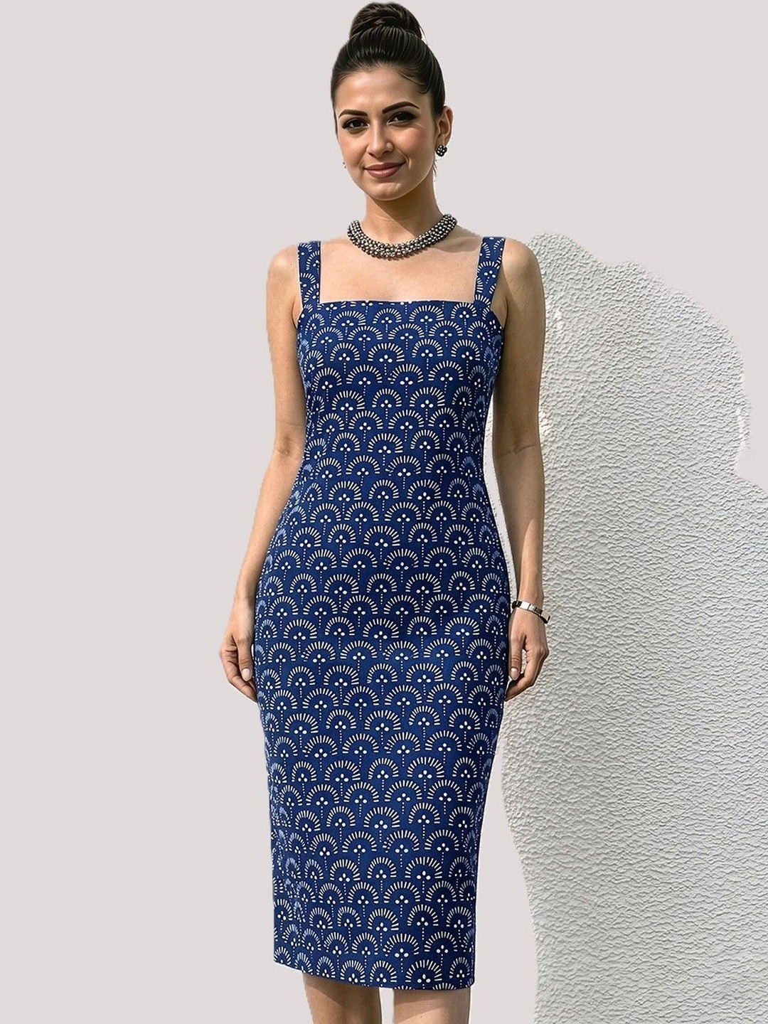 MULVARI Print Bodycon Midi Dress