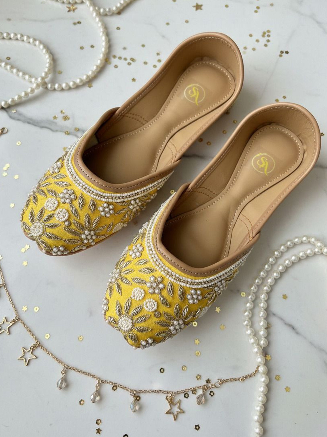 Saaj Ambarsari Women Embellished Ethnic Mojaris Flats