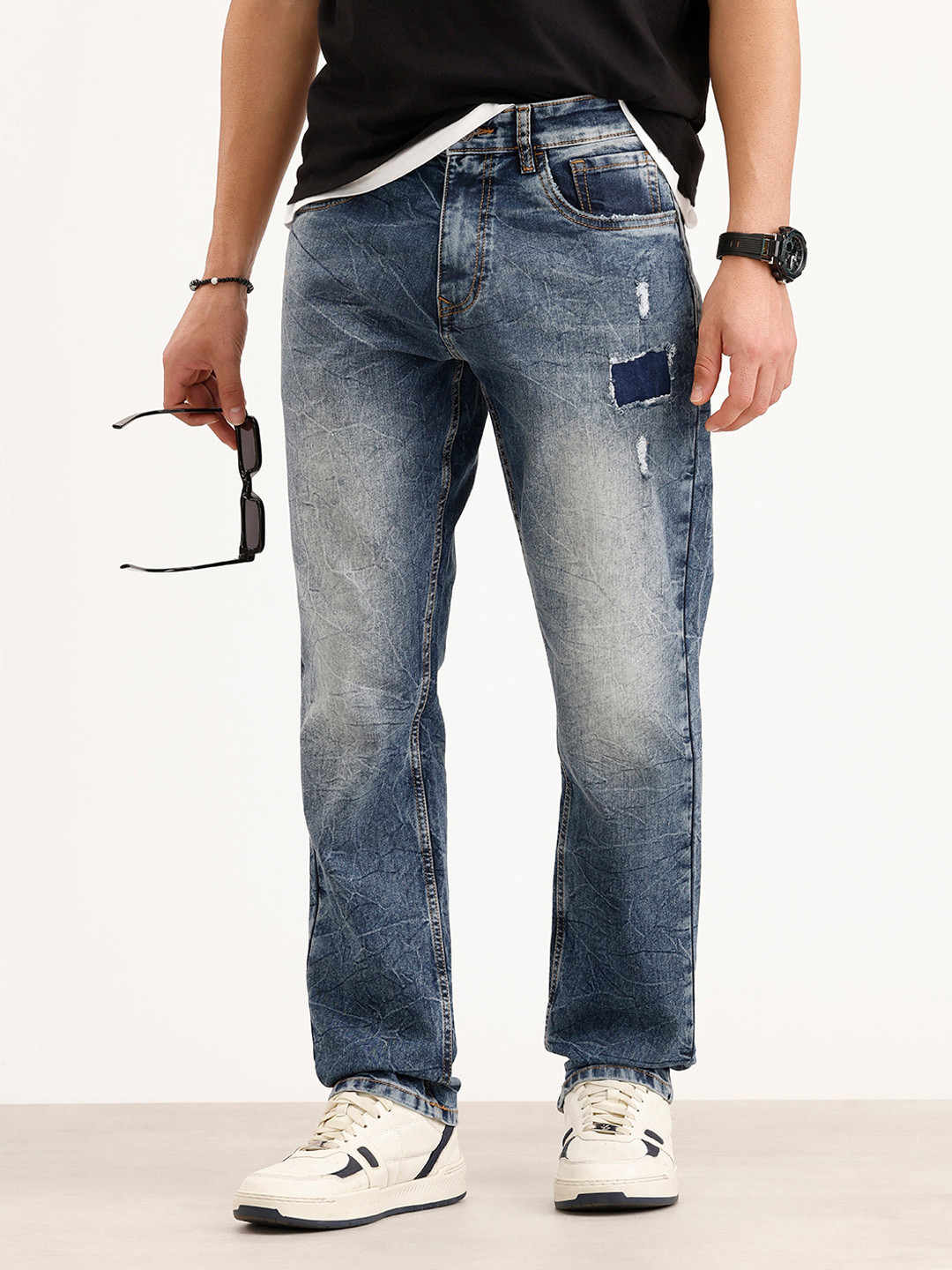 WROGN Men Relaxed Fit Mid-Rise Mildly Distressed Heavy Fade Stretchable Jeans