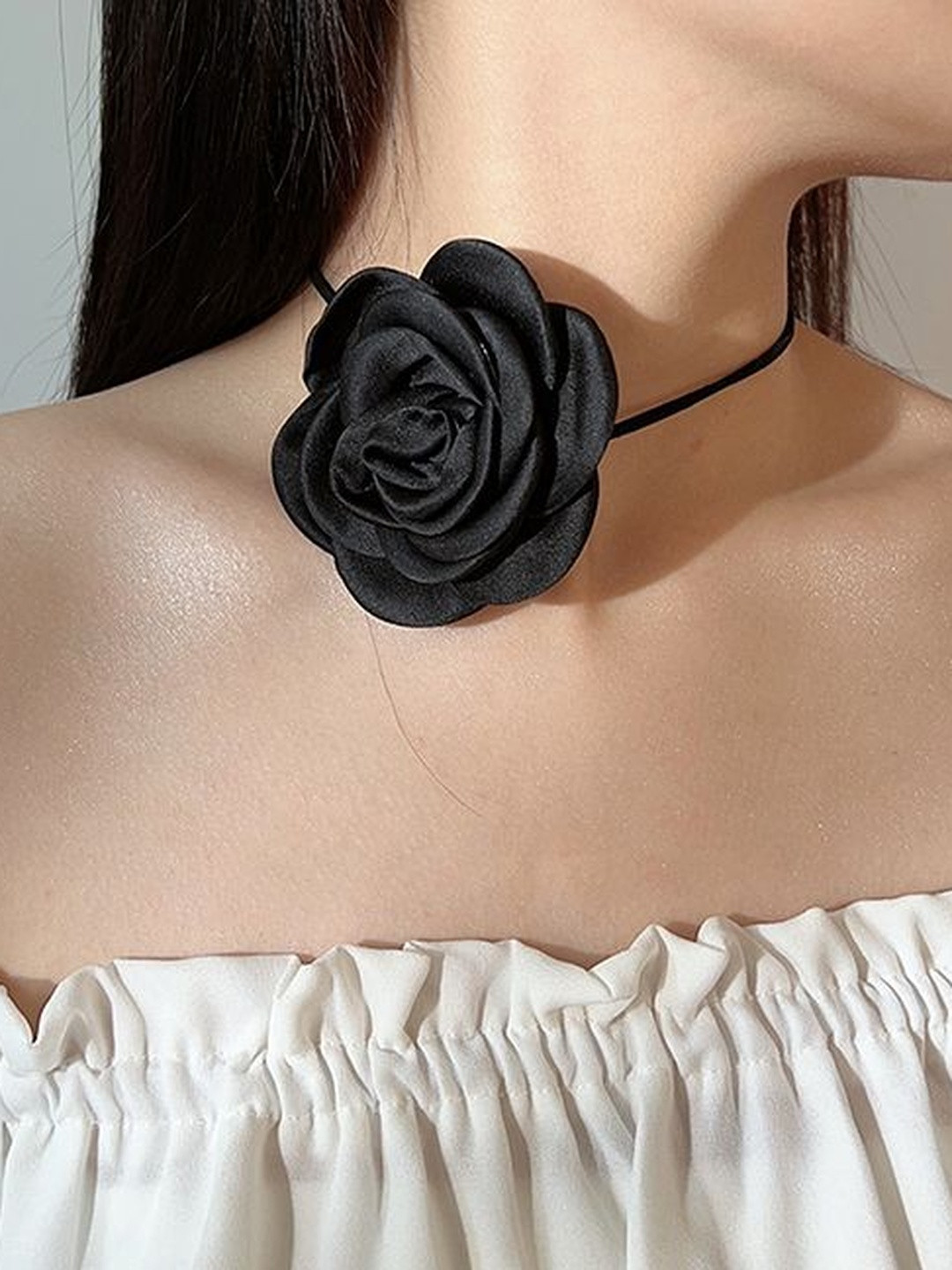 Stoln Choker Necklace
