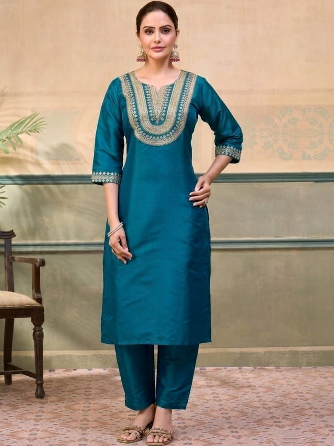 TIBAKKDI Women Ethnic Motifs Embroidered Regular Thread Work Kurta with Trousers