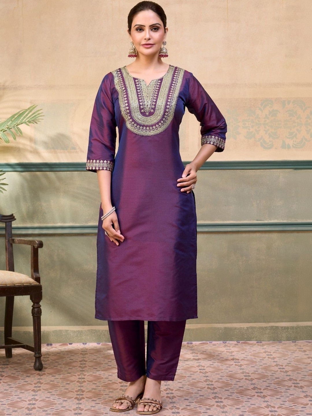TIBAKKDI Women Ethnic Motifs Embroidered Regular Thread Work Kurta with Trousers