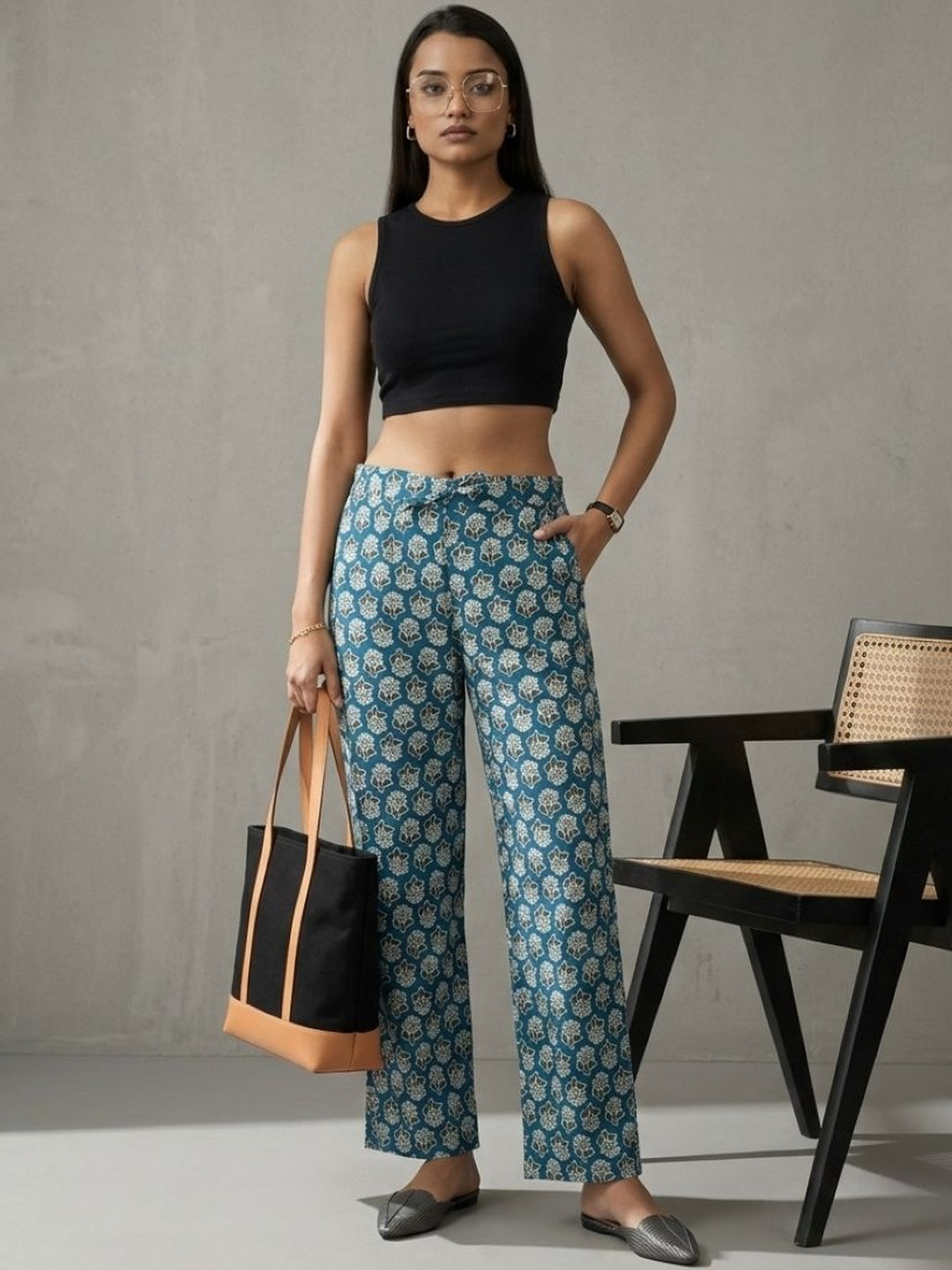 Navibhu Contemporary Women Floral Printed Smart Trousers