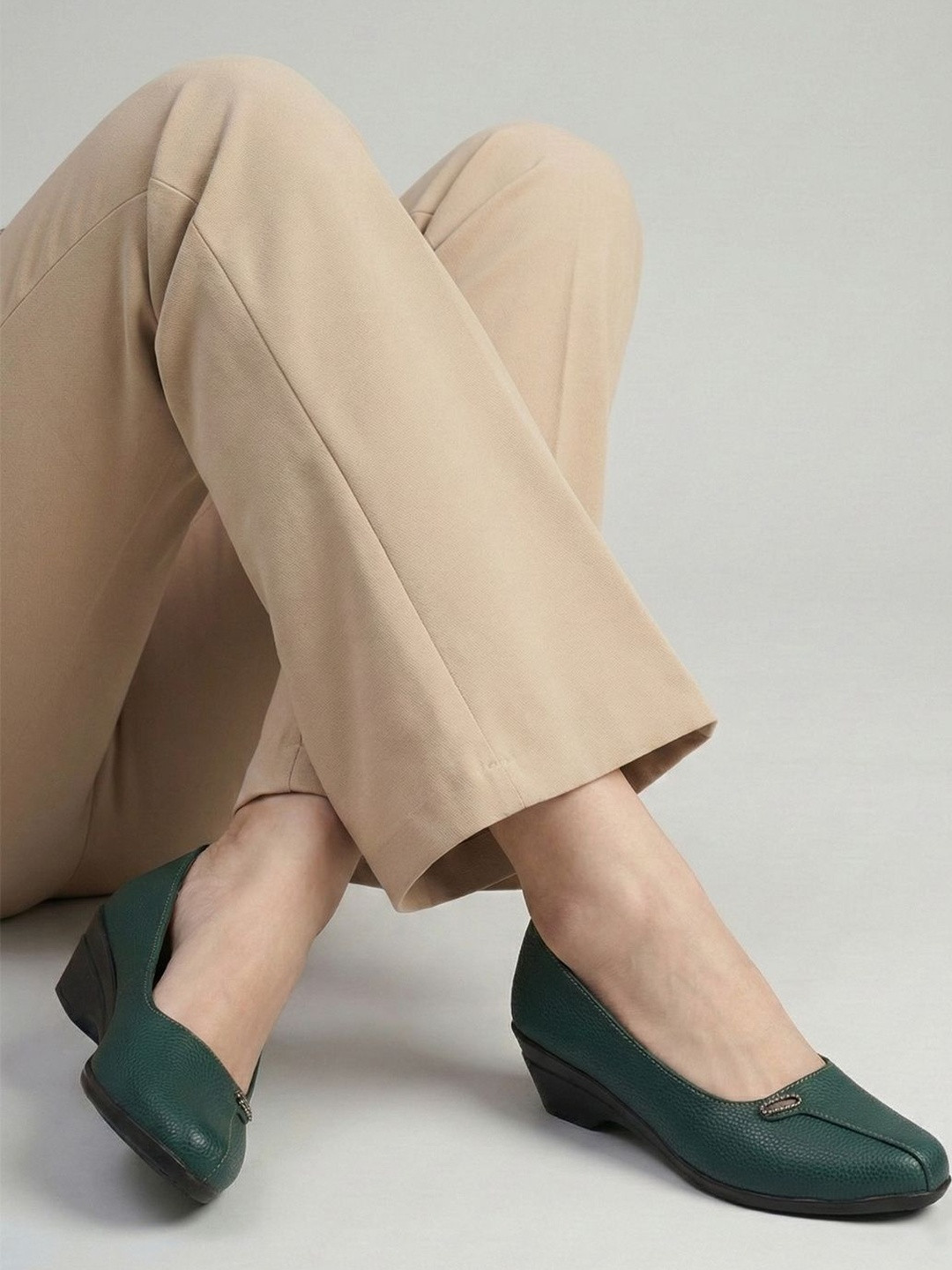 TRIKSY Textured Round Toe Ballerinas