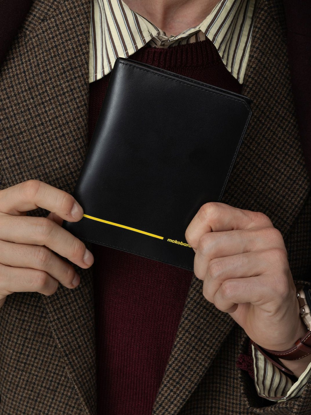 MOKOBARA Unisex Leather Passport Holder with Passport Holder