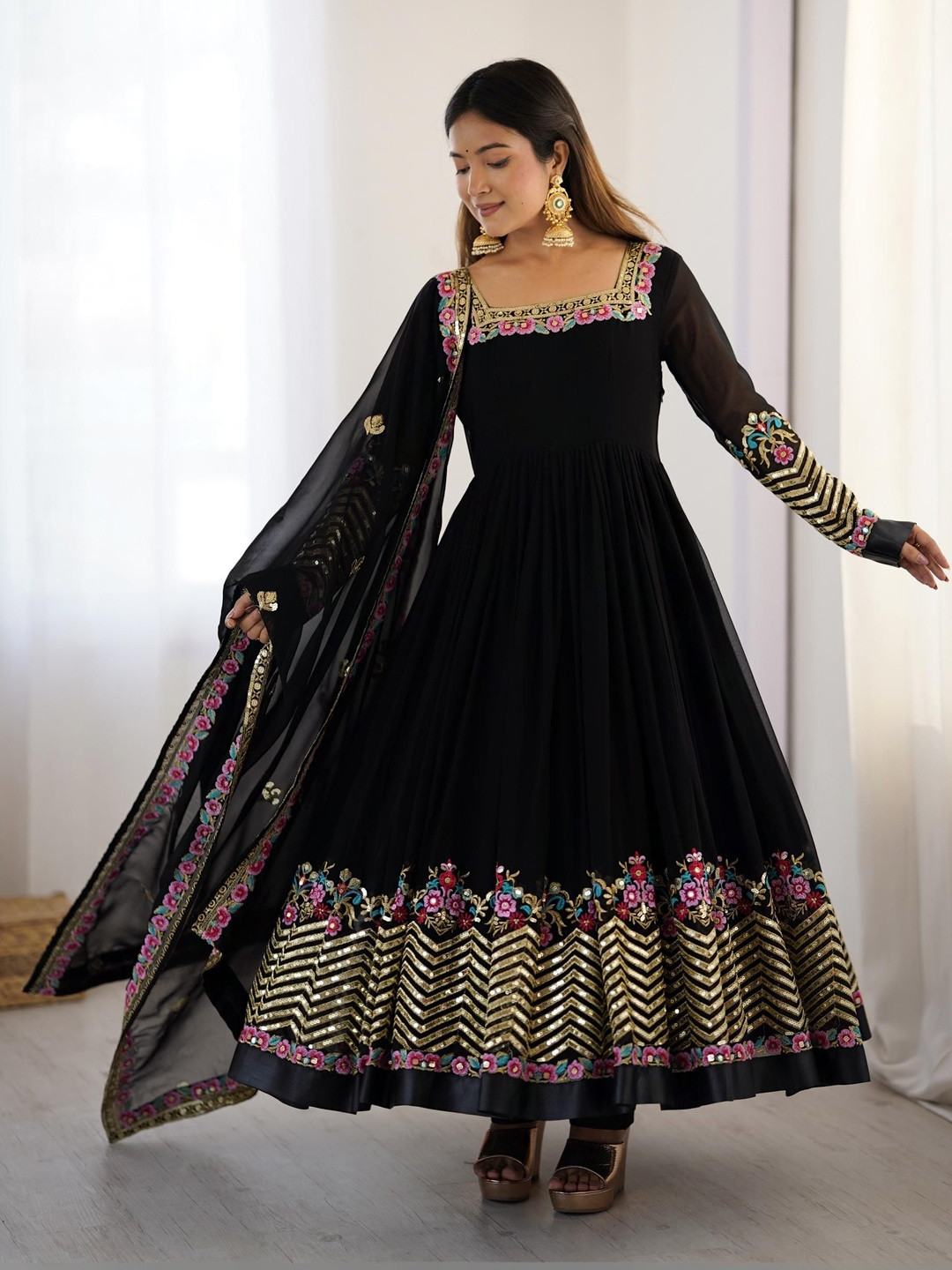 Ethnic Yard Women Ethnic Motifs Embroidered Empire Gotta Patti Kurta with Trousers & With Dupatta