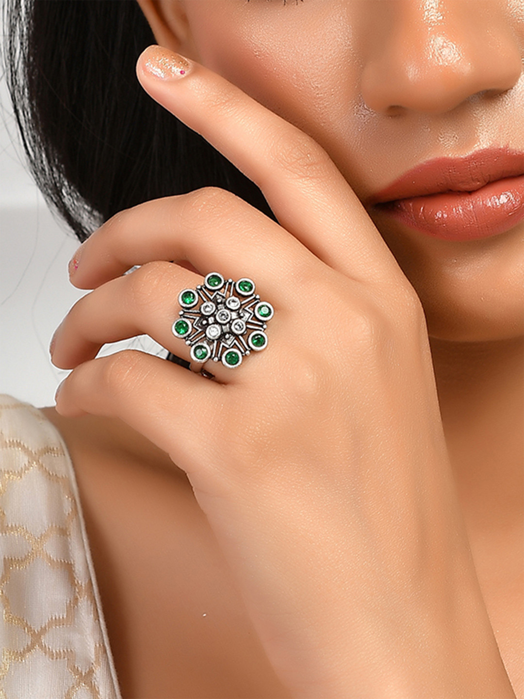 Abharan Green Round Cut Stones Floral Ring