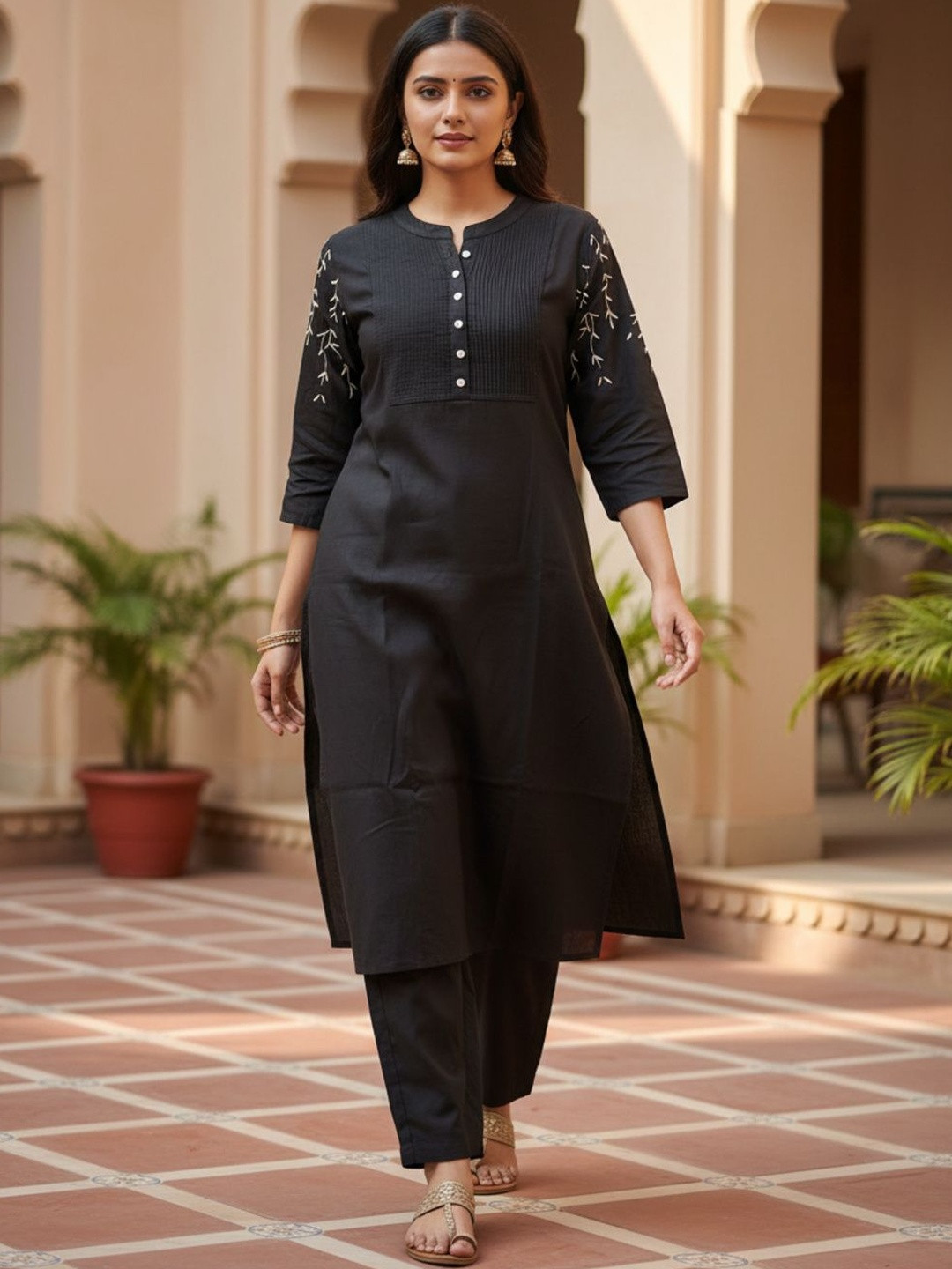 ETZIN Women Ethnic Motifs Embroidered Regular Thread Work Kurta with Trousers