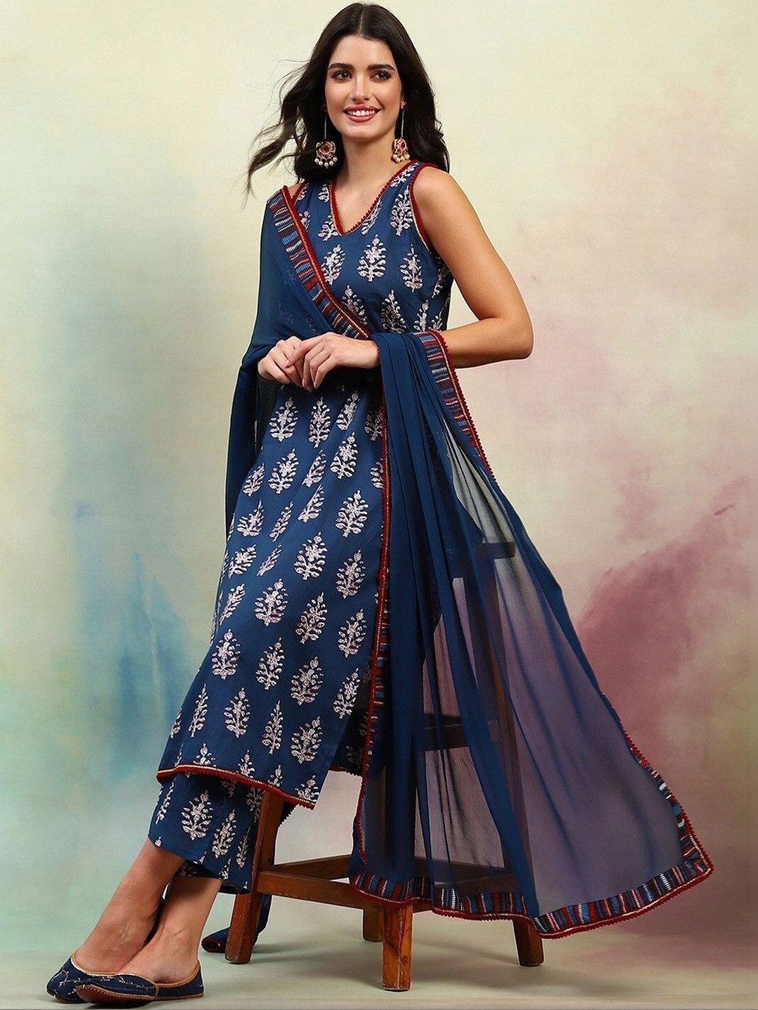 Vastranikhar Women Ethnic Motifs Printed Regular Kurta with Trousers & With Dupatta