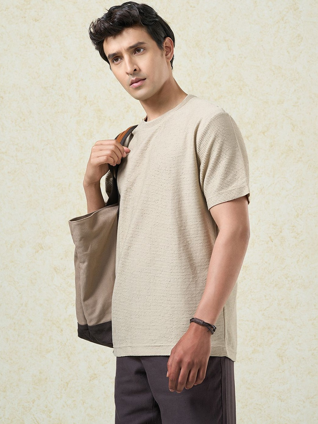 7 Alt by Pantaloons Men Slim Fit T-shirt