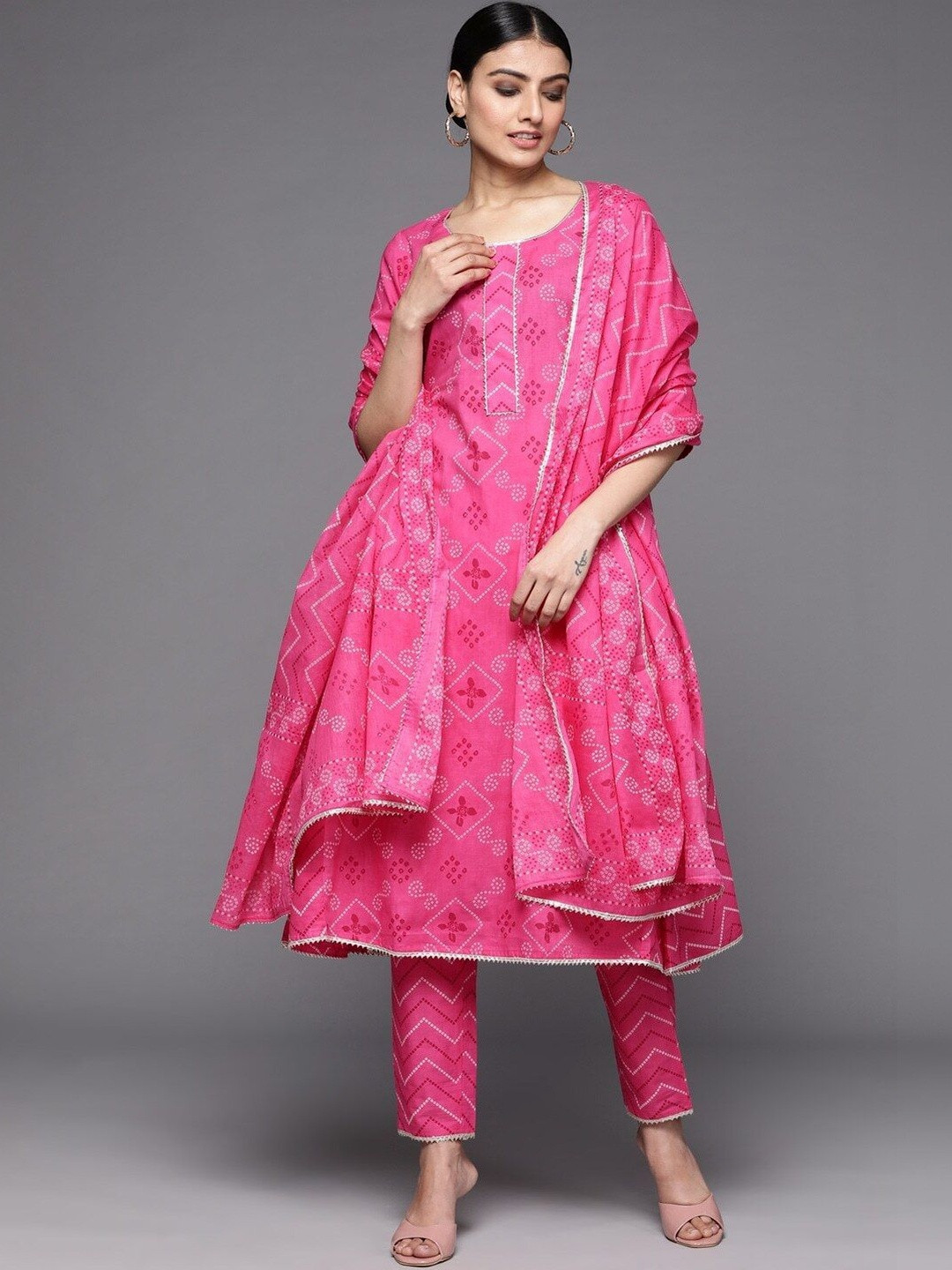Vastranikhar Women Ethnic Motifs Printed Regular Kurta with Trousers & With Dupatta