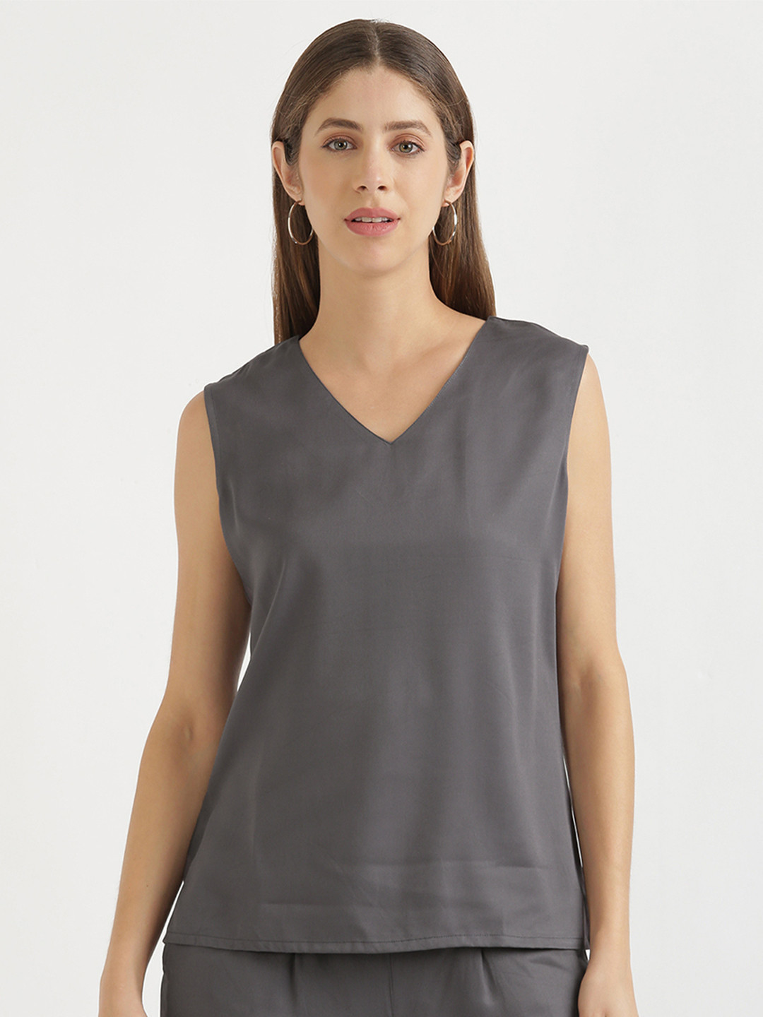 SAADAA Women V-Neck Solid Sleeveless Top