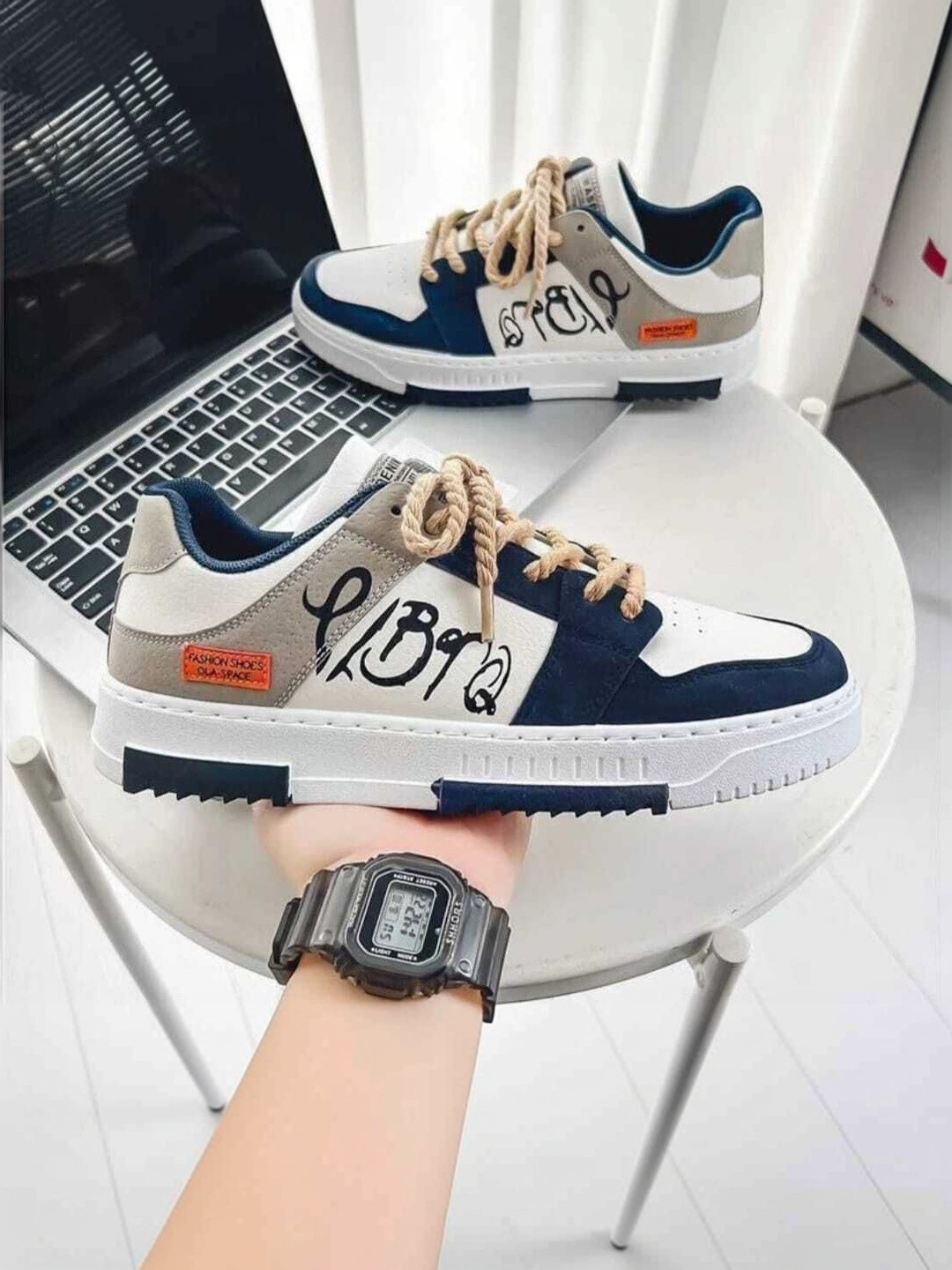 TIGONIS Men Colourblocked Sneakers
