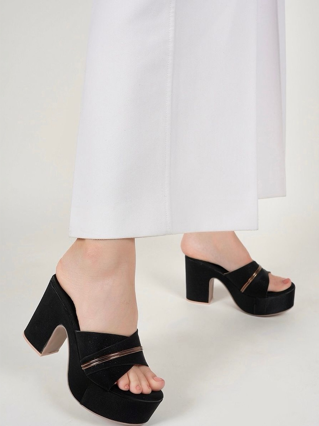 IKAGI Block Sandals