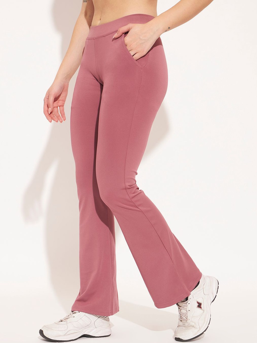 VOGAAN Straight Fit Mid-Rise Flared Tights