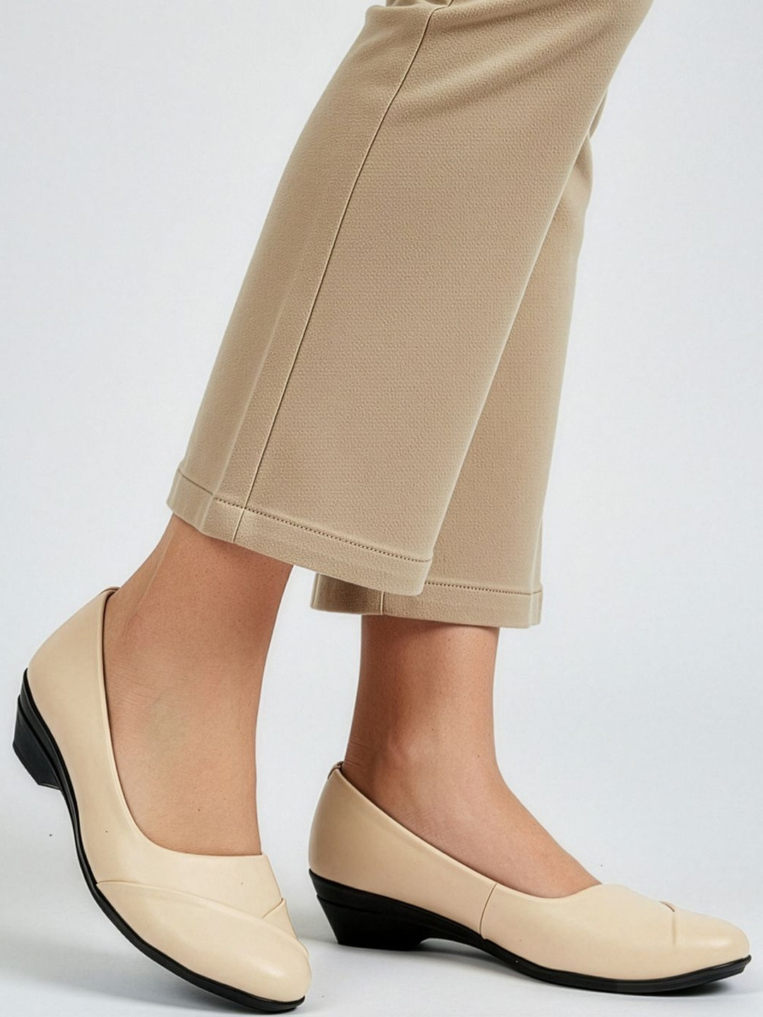 TRIKSY Women Round Toe Slip-On Ballerinas