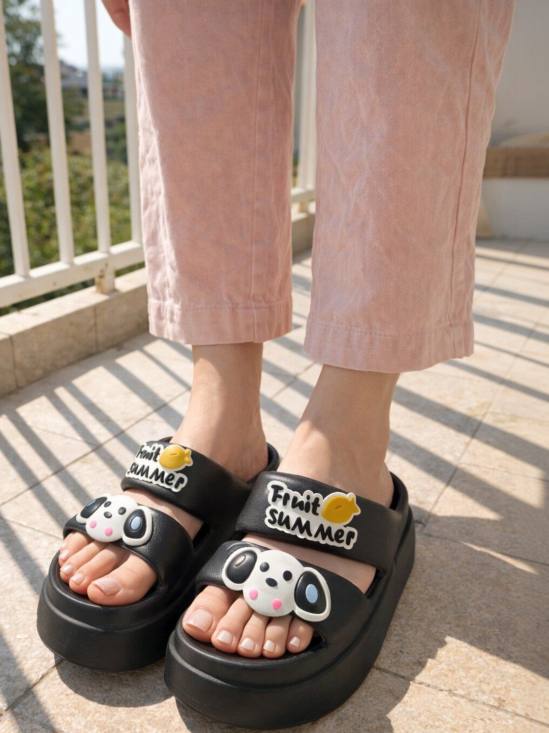 WOLVESDEN Women Rubber Slip-On
