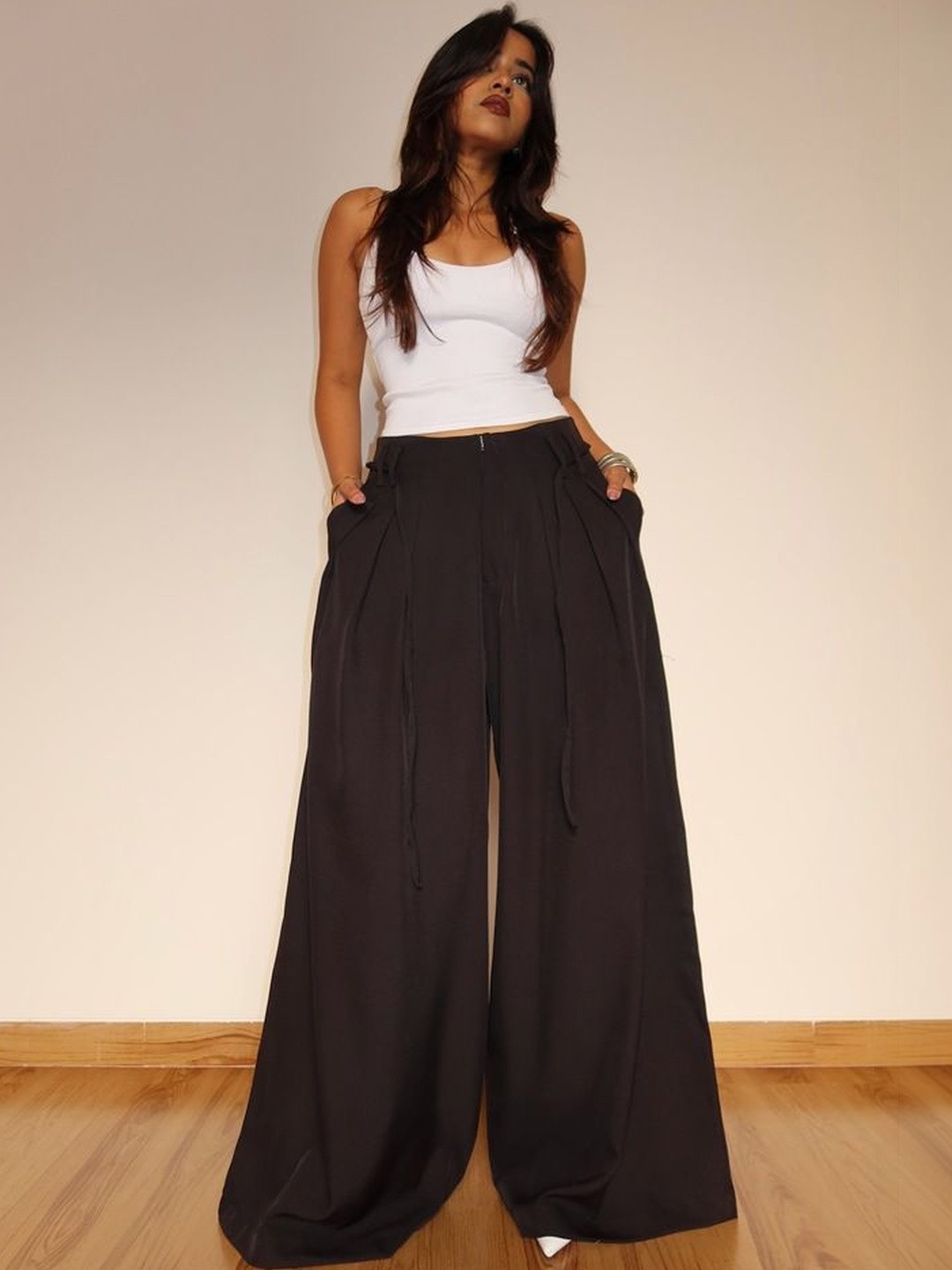 Off Duty India Women Mid-Rise Pleated WIde Leg Trousers