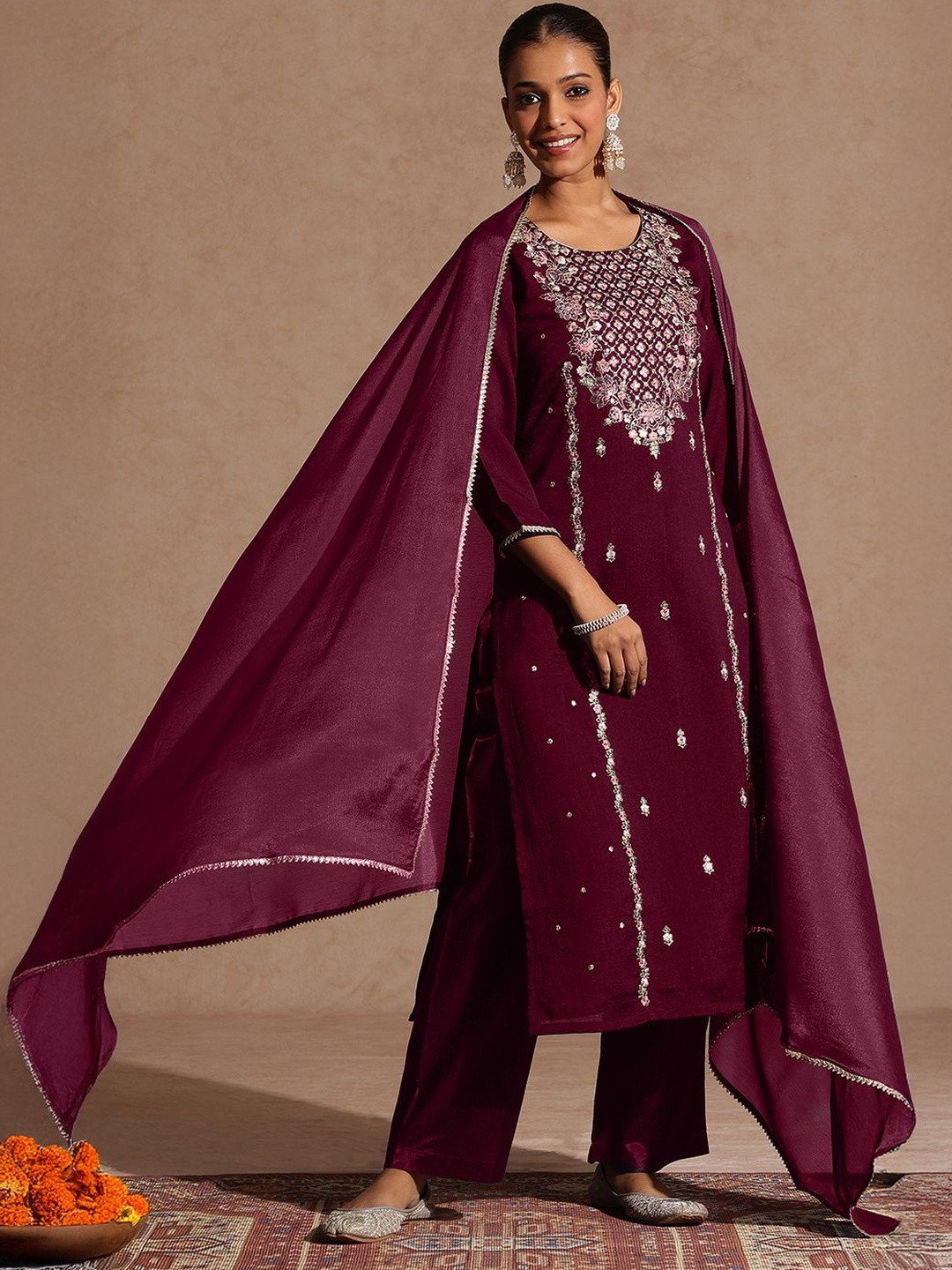 Janasya Maroon Silk Blend Embroidered Straight Kurta Set