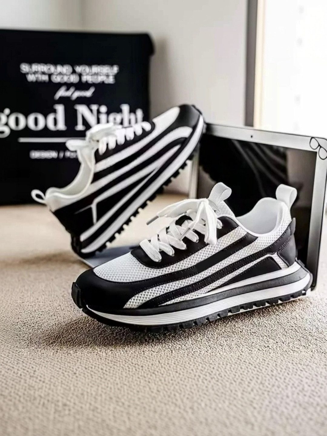 Corsac Men Colourblocked Sneakers