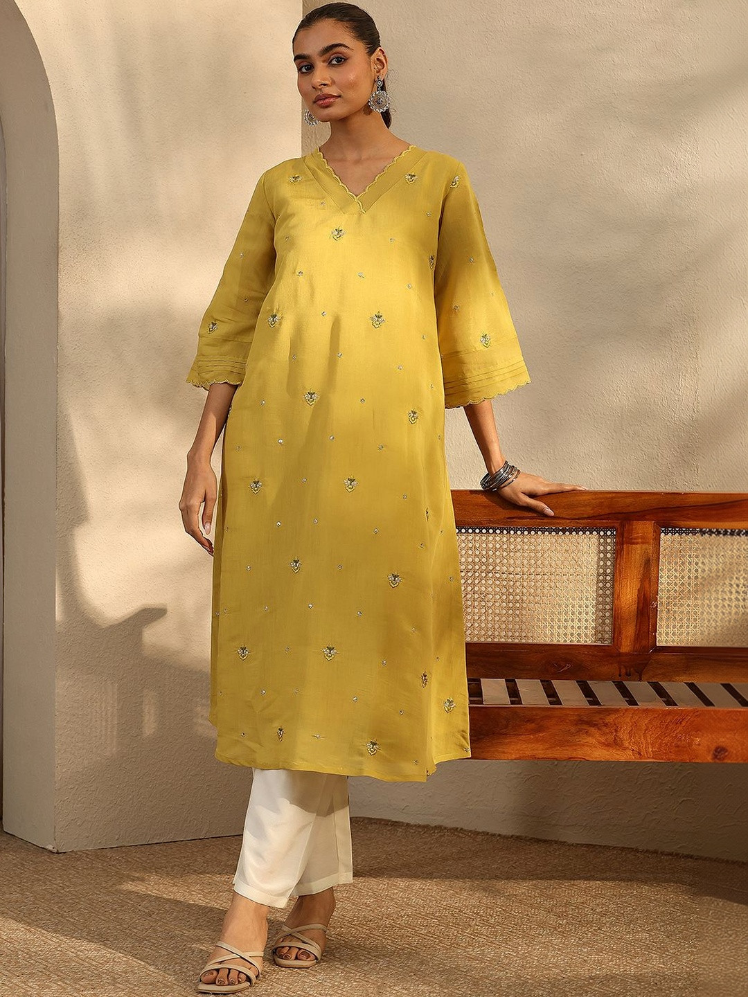 Libas Women Floral Embroidered Thread Work Kurta