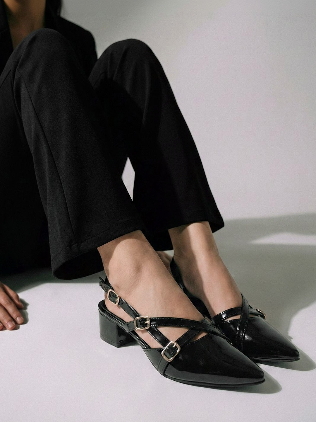 AVIVASTYLE Block Pumps with Buckles