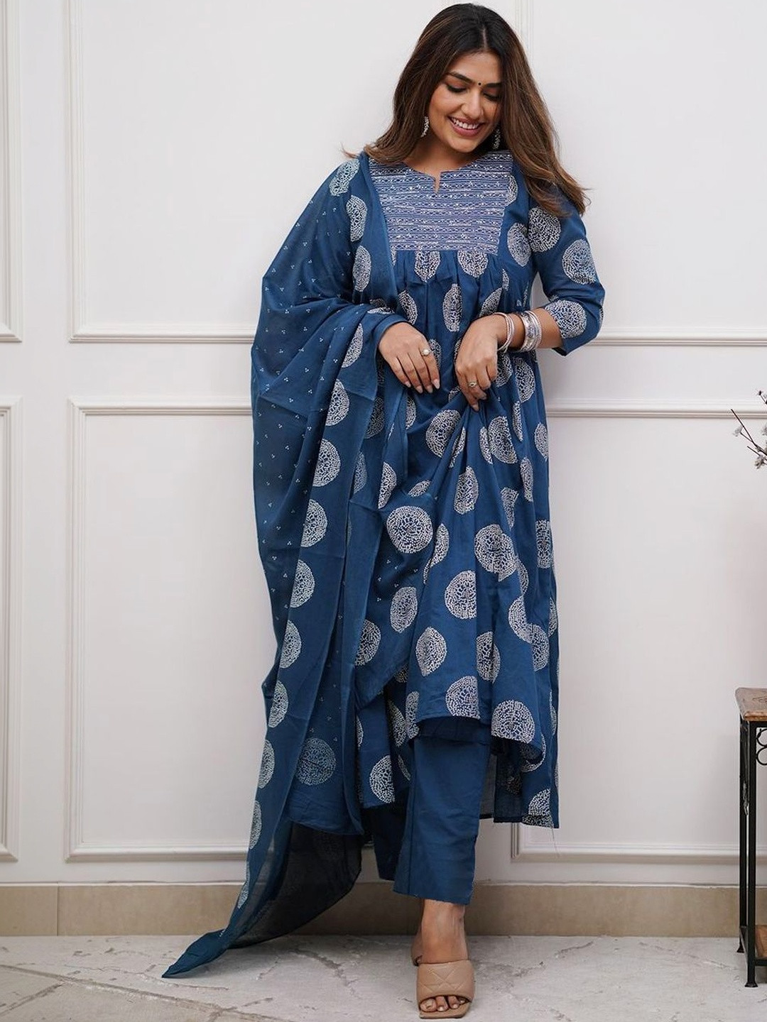 ARADHNA Women Ethnic Motifs Printed Panelled Kurta with Trousers & With Dupatta