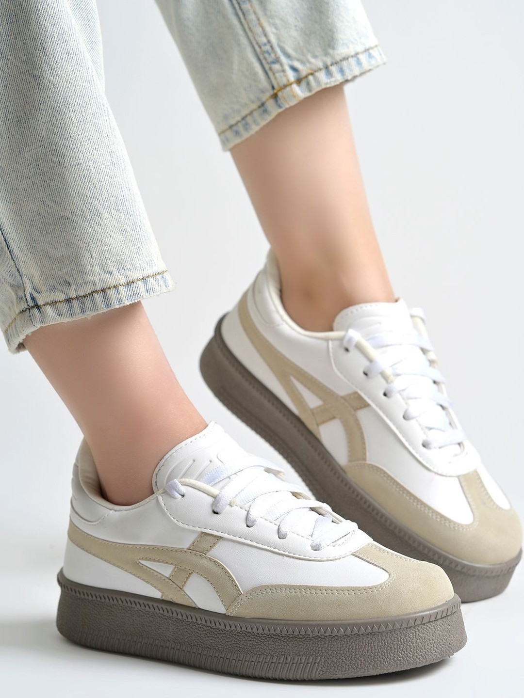 Shoetopia Girls Colourblocked Sneakers