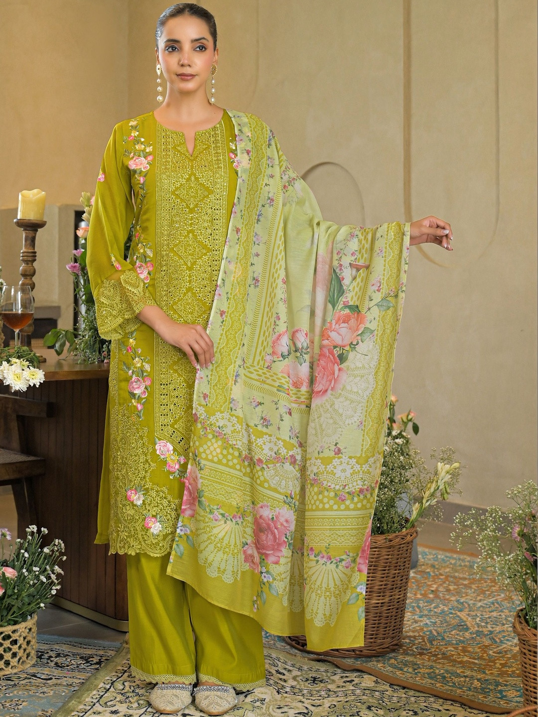 Bairaas Women Floral Embroidered Regular Thread Work Kurta with Palazzos and Dupatta