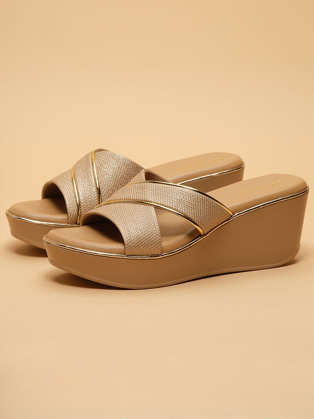 ERIDANI Textured Wedge Sandals