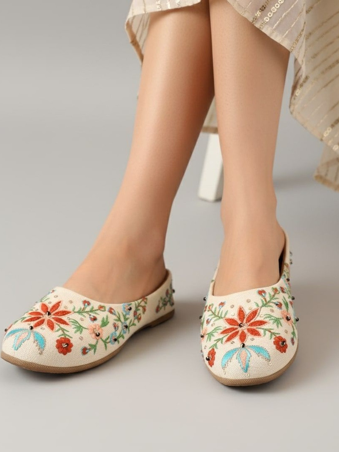 LEJODI Women Embellished Party Mojaris Flats