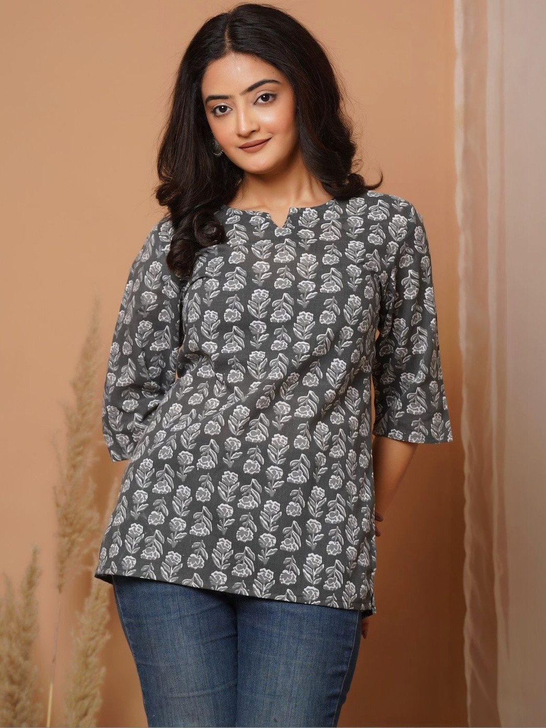 Aarul Fashion Botanical Printed Kurti