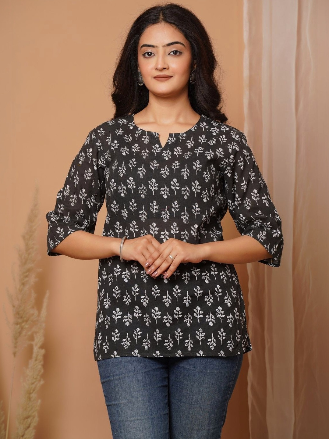 Aarul Fashion Botanical Printed Kurti