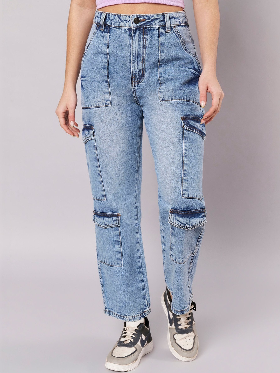 Zaahii Women Straight Fit High-Rise Light Fade Jeans