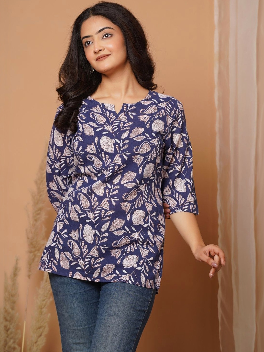 Aarul Fashion Botanical Printed V-Neck Kurti