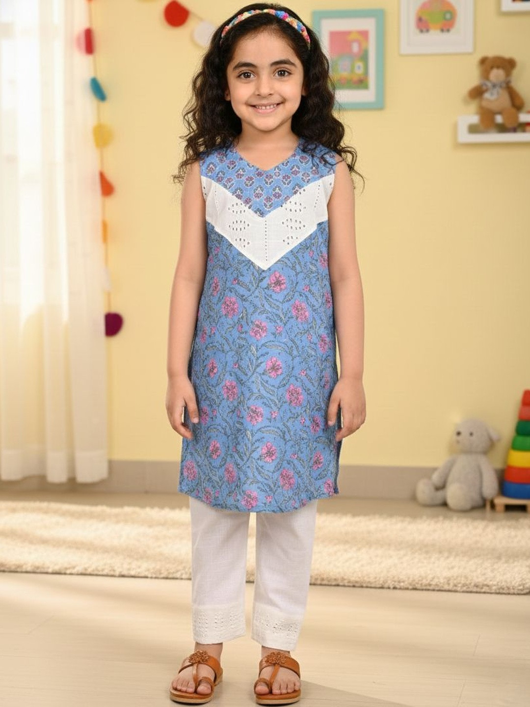 Sangria Girls Floral Printed Pure Cotton V- Neck Kurti & Trousers Kurta Set