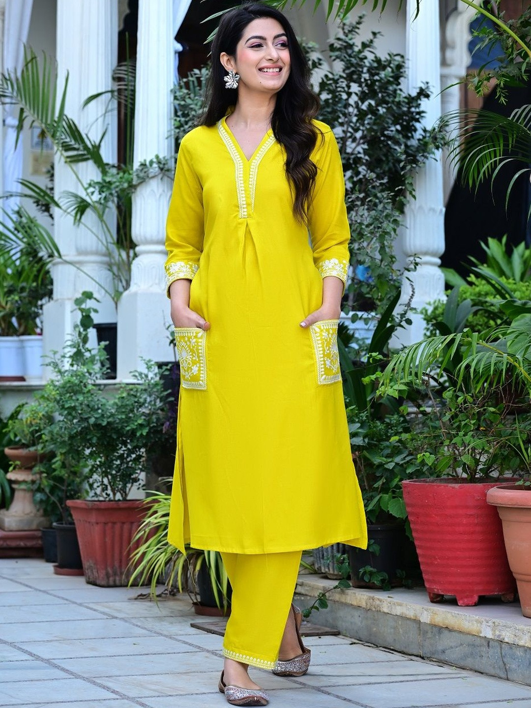BHAGYESH FASHION Women Embroidered Regular Thread Work Kurta with Palazzos