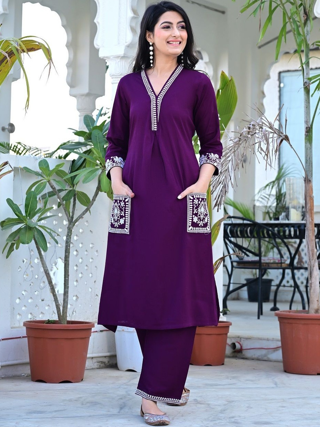 BHAGYESH FASHION Women Ethnic Motifs Embroidered Regular Thread Work Kurta with Trousers