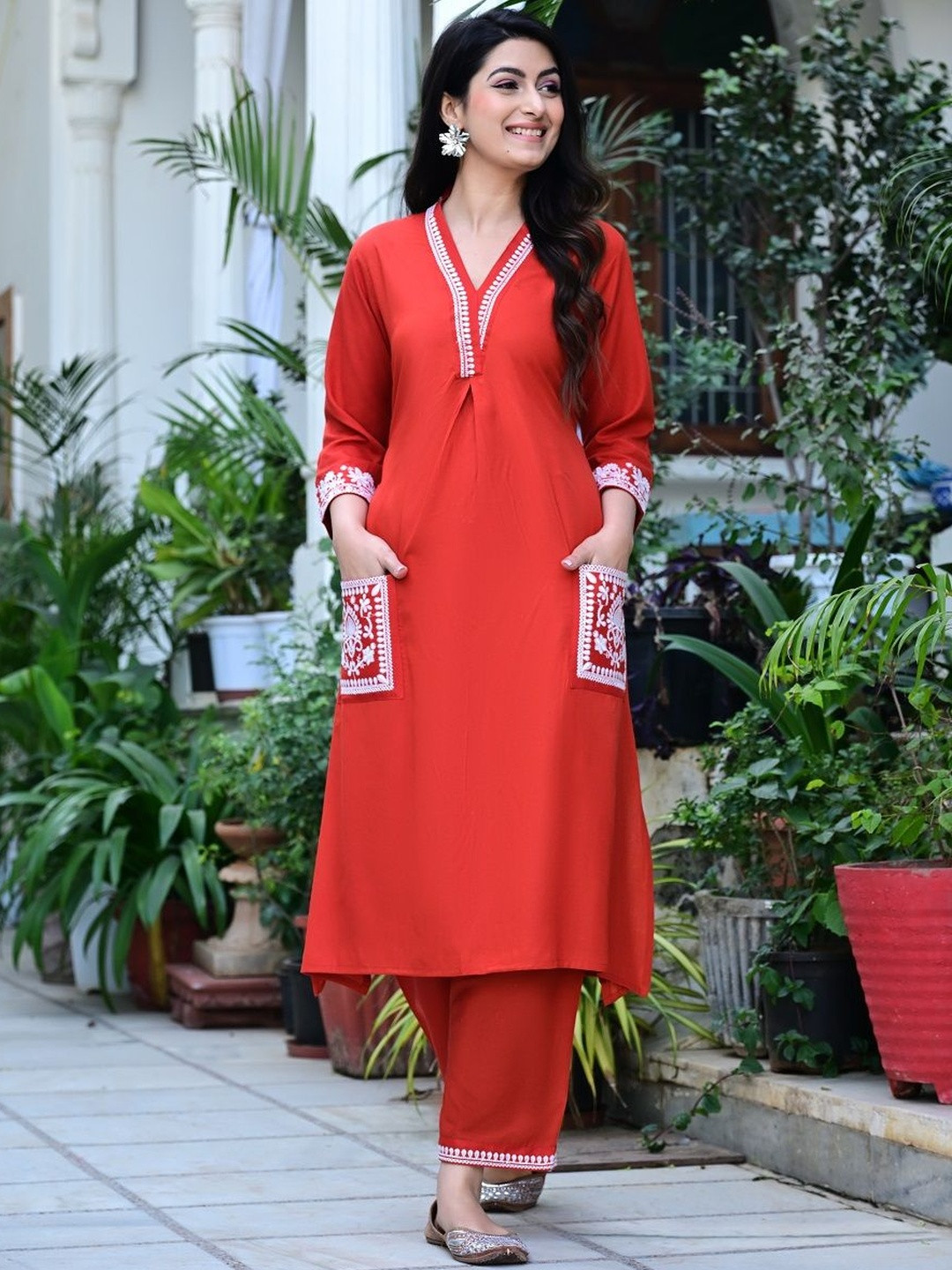 BHAGYESH FASHION Women Ethnic Motifs Embroidered Regular Thread Work Kurta with Trousers