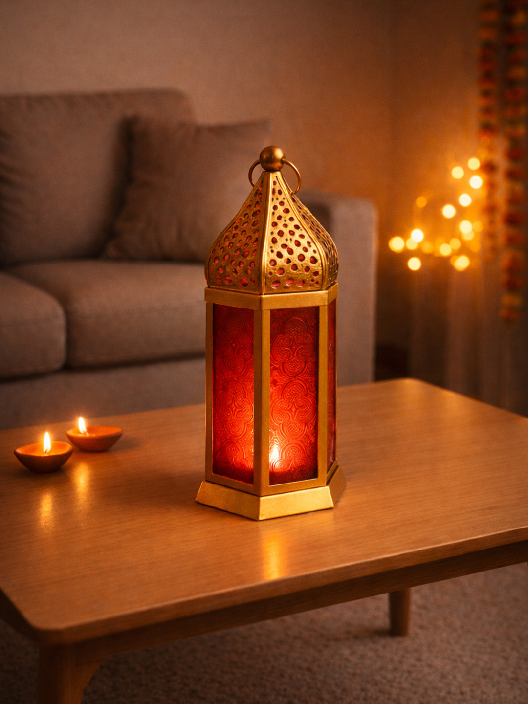 MARKET99 Gold-Toned & Red Embossed Glass Candle Holder