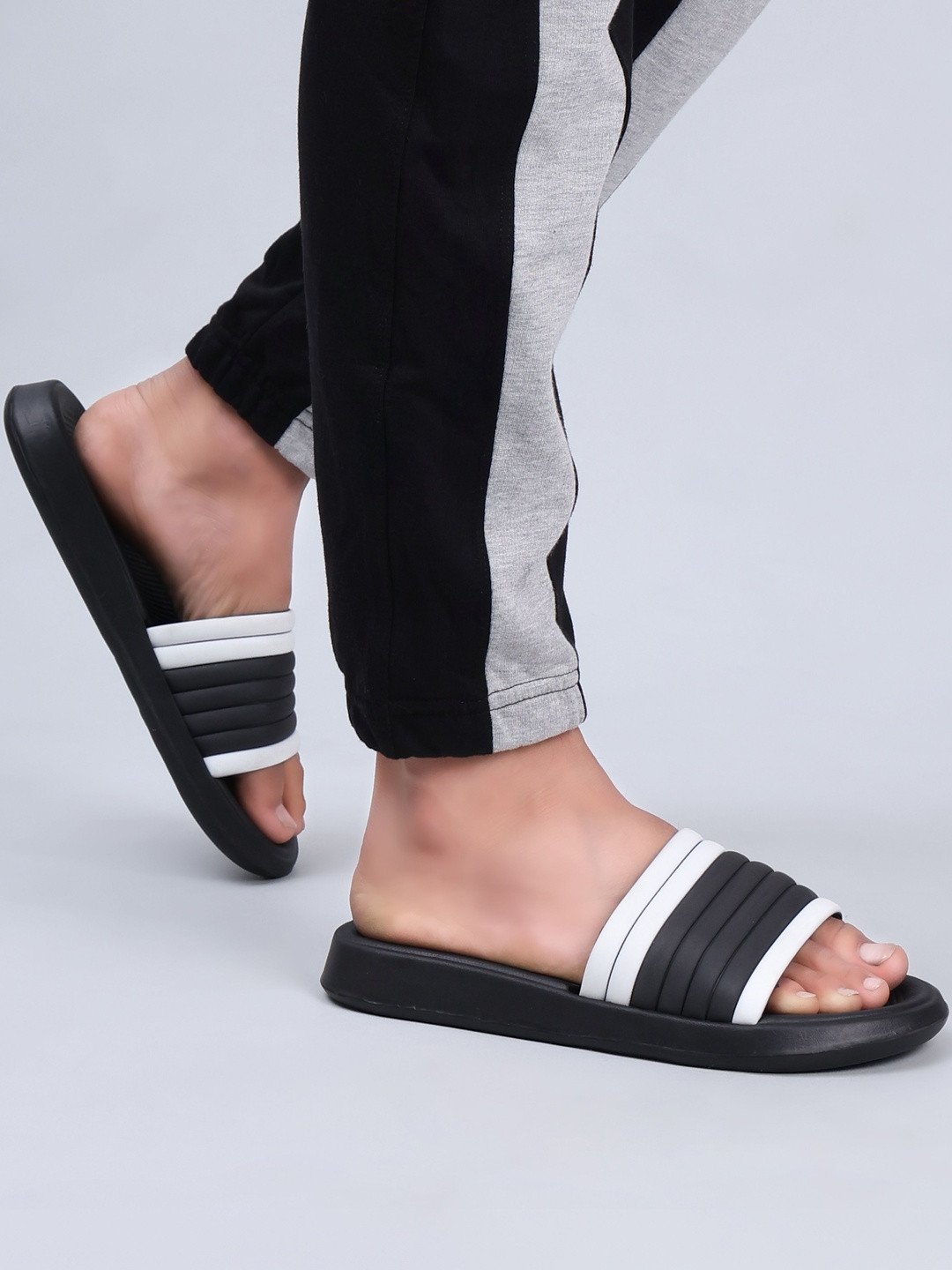 KNIEVL Men Striped Sliders