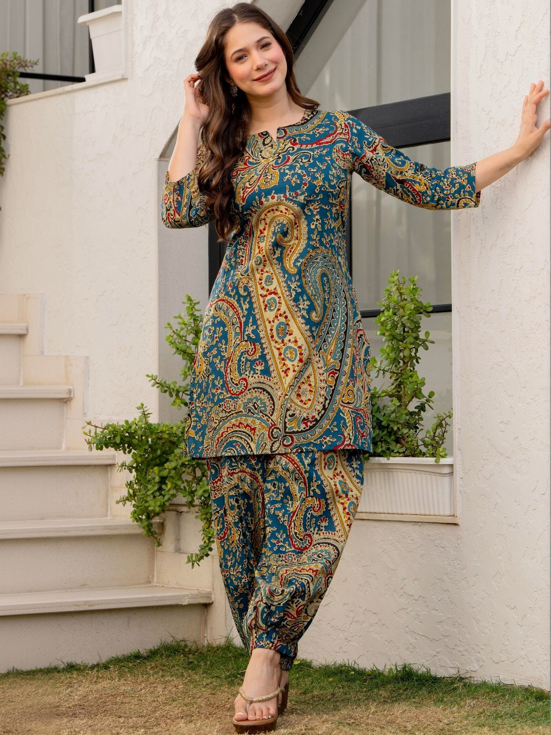 Amayra Women Paisley Printed Regular Pure Cotton Kurti with Harem Pants