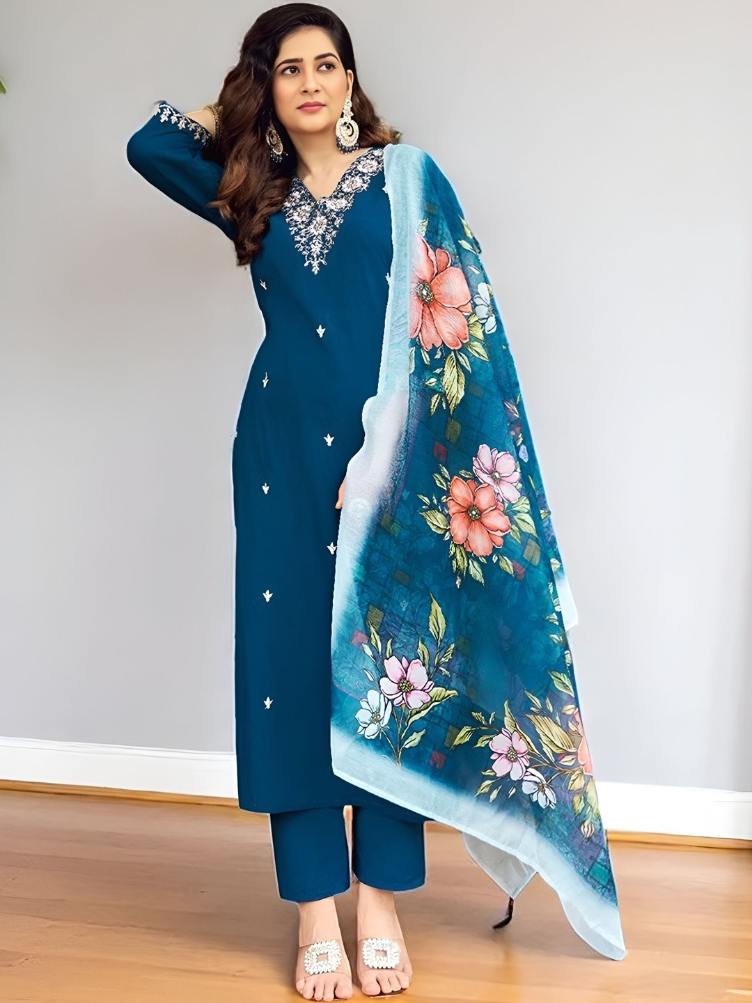 Moda Rapido Women Ethnic Motifs Embroidered Regular Thread Work Kurta with Trousers & With Dupatta