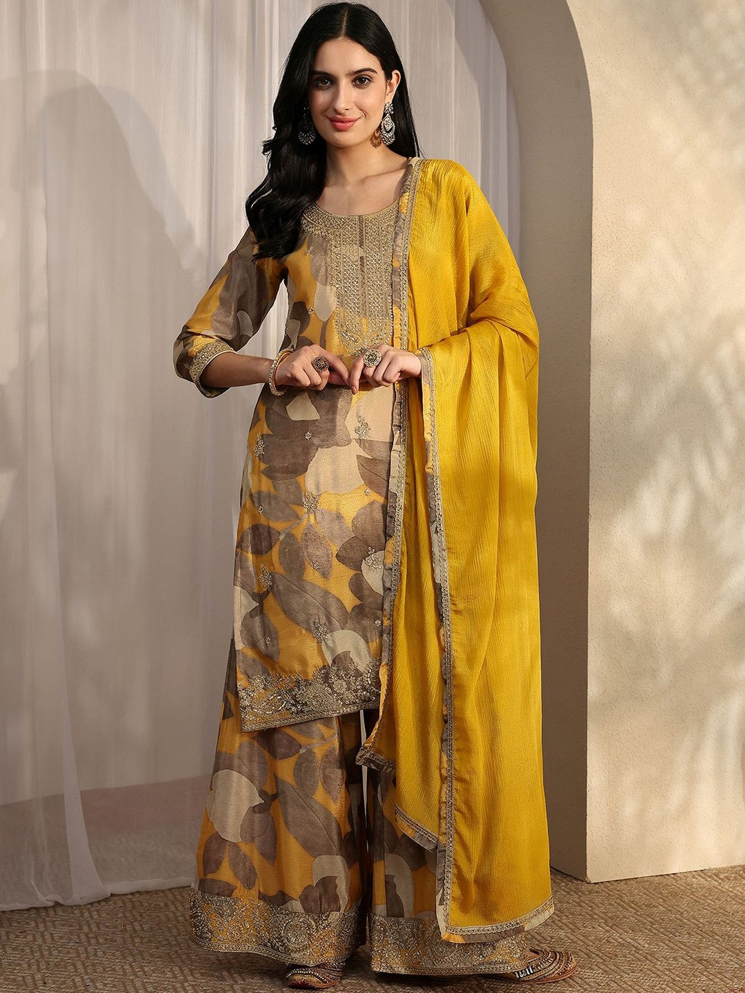 Libas Women Floral Printed Regular Thread Work Kurta with Sharara & With Dupatta