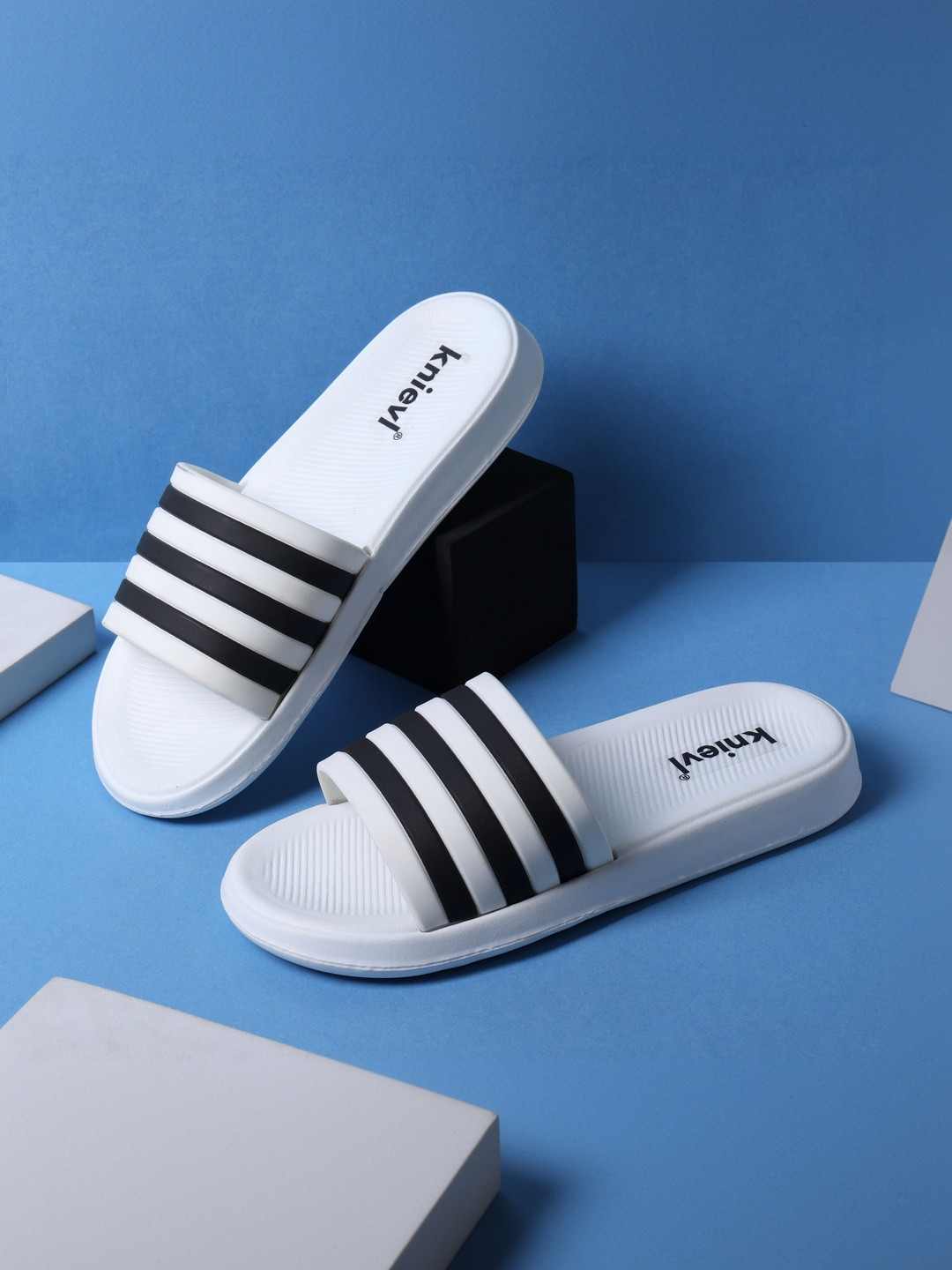 KNIEVL Men Striped Sliders