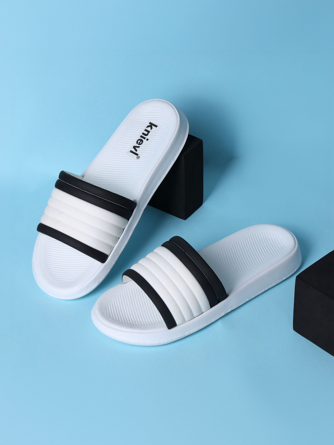 KNIEVL Men Colourblocked Sliders
