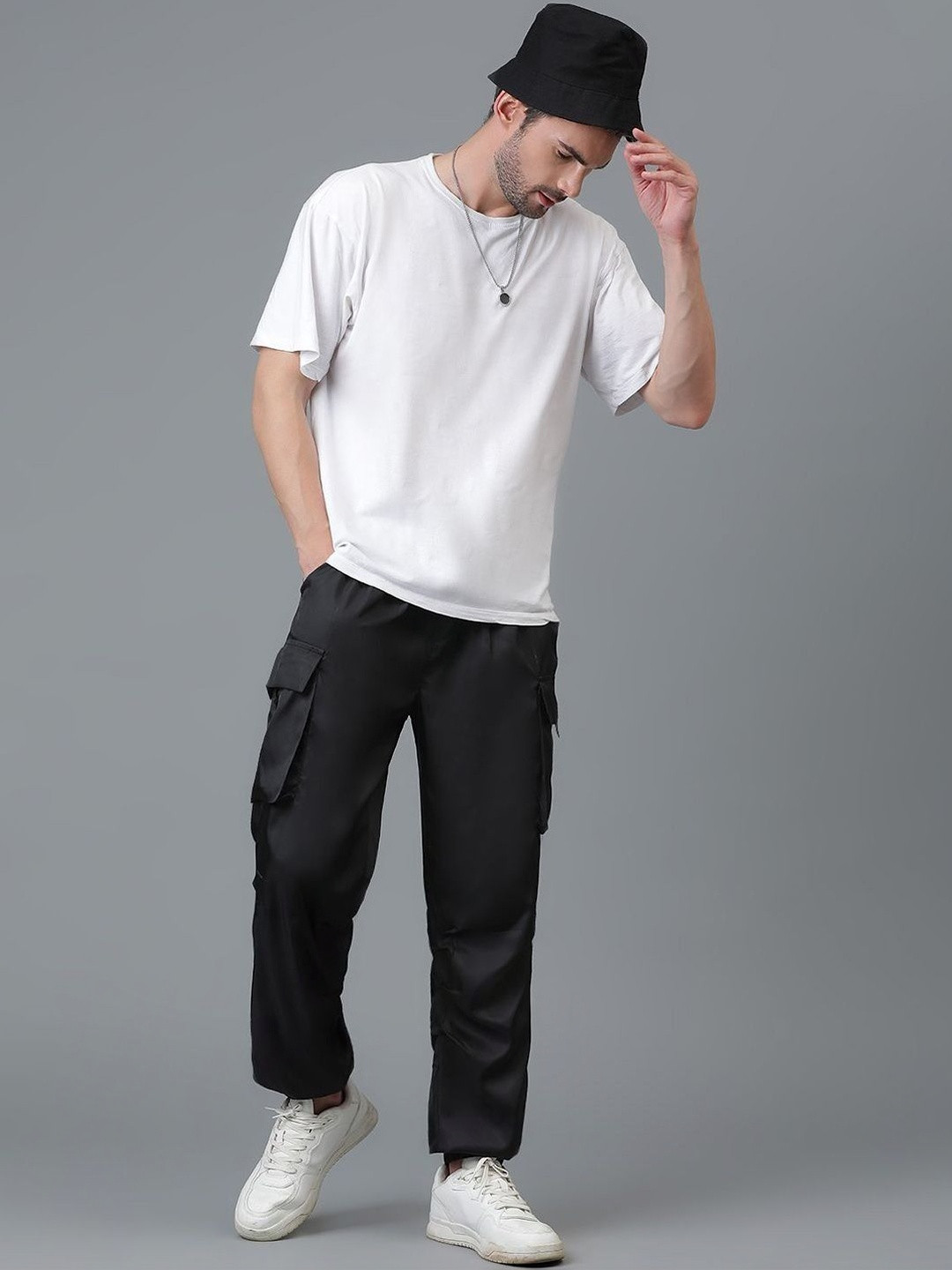 Stylecast X Kotty Men Low-Rise Cargos Trousers