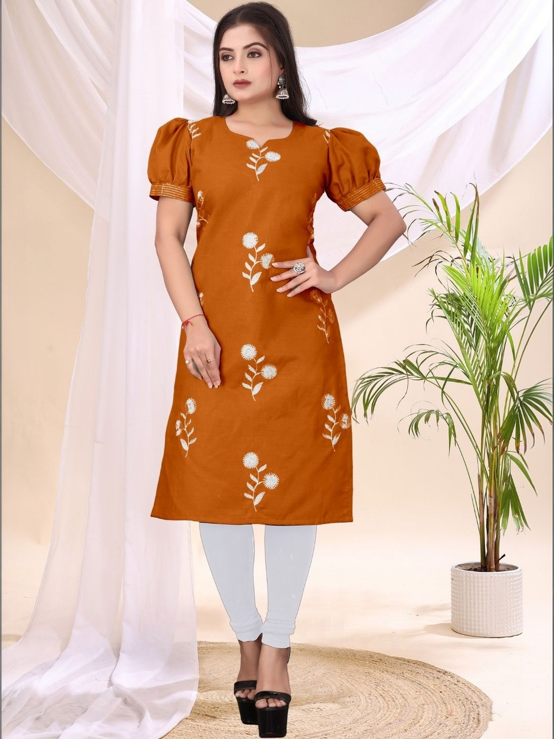 DHANSHREE TEX Floral Embroidered Pure Cotton Kurti