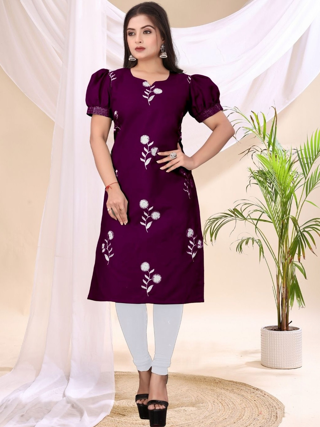 DHANSHREE TEX Floral Embroidered Thread Work Pure Cotton Thread Work Kurti