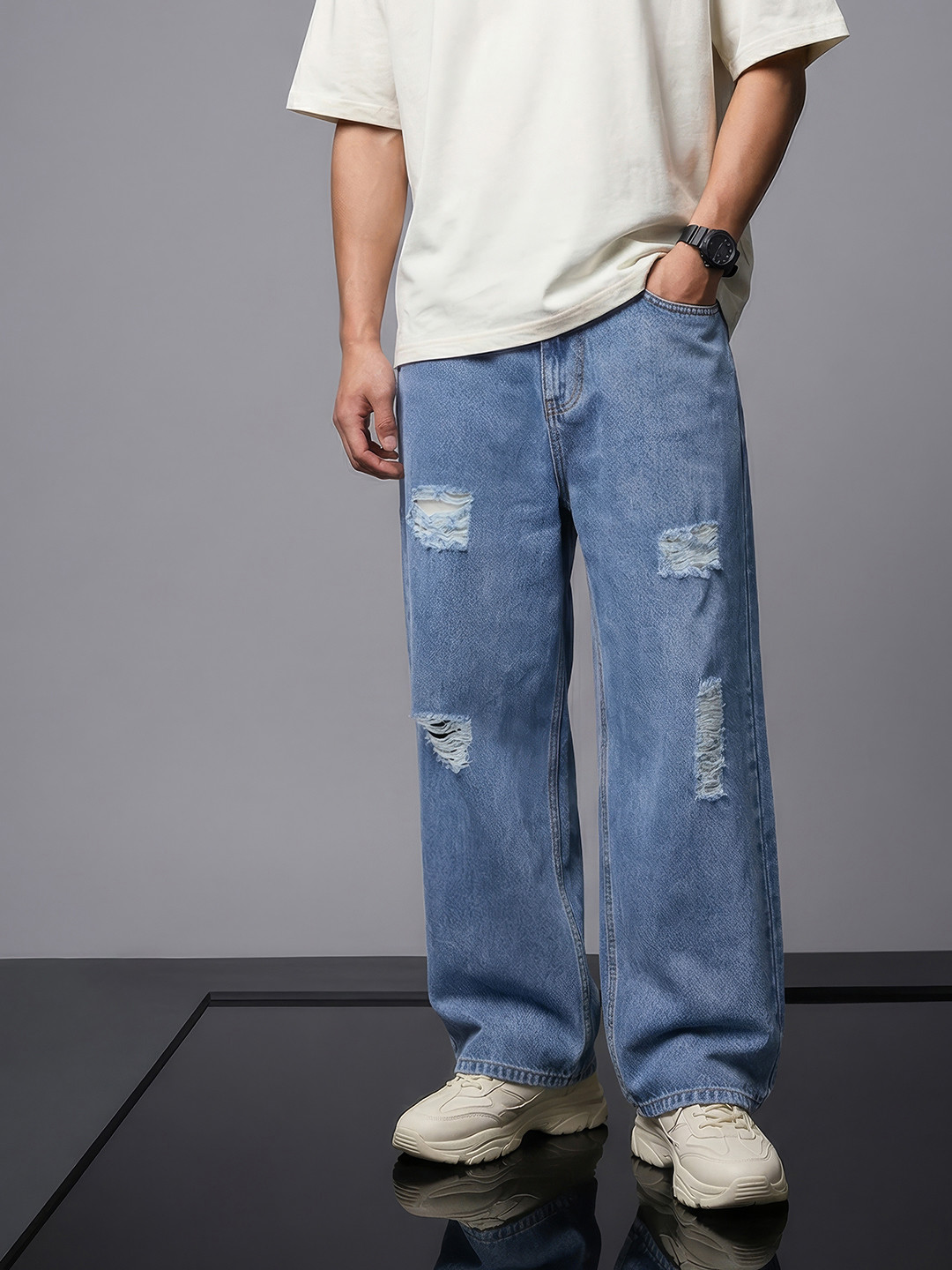 SOKO STREET Men Pure Cotton Oversized Fit Mildly Distressed Light Fade Jeans